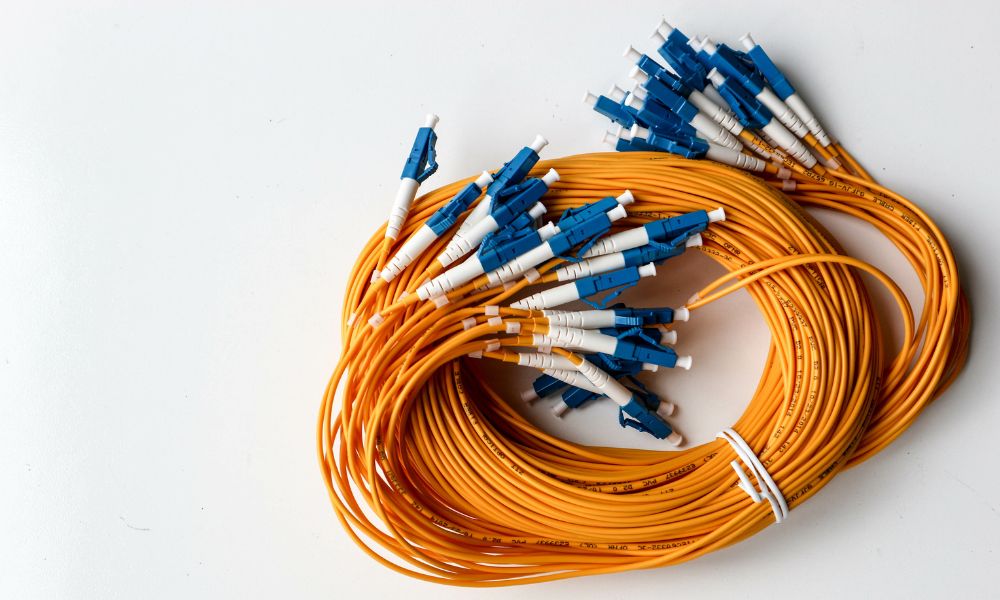 What Are the Functions of Common Fiber Cable Connectors?