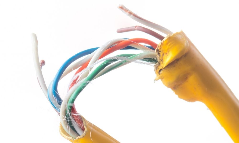 The Risks of Using Damaged Computer Cables